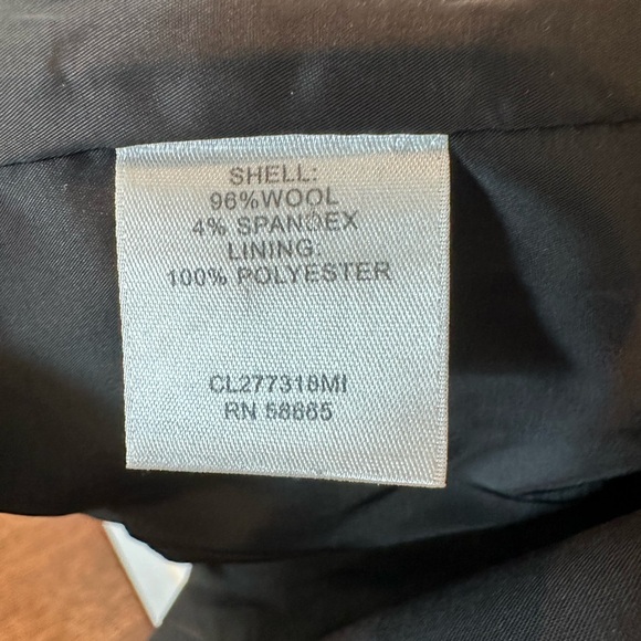 Black ruffle front blazer - Picture 7 of 7